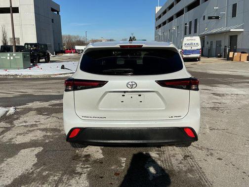 2024 Toyota Highlander LE