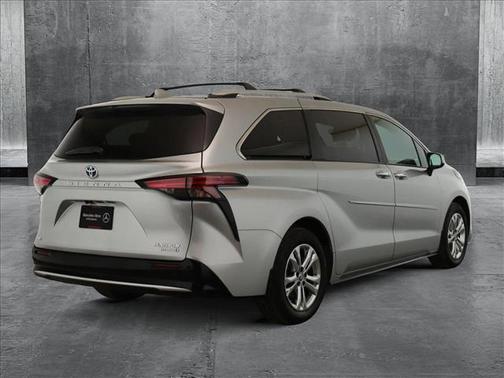 2023 Toyota Sienna Platinum 7 Passenger