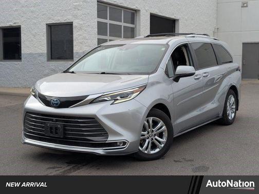 2023 Toyota Sienna Platinum 7 Passenger