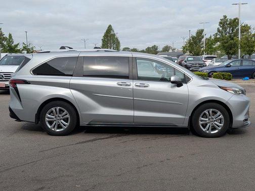 2023 Toyota Sienna Platinum 7 Passenger