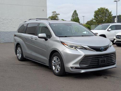 2023 Toyota Sienna Platinum 7 Passenger