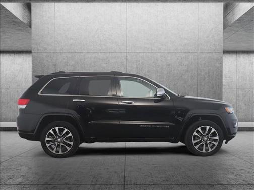 Photo 5 of 26 of 2017 Jeep Grand Cherokee Overland
