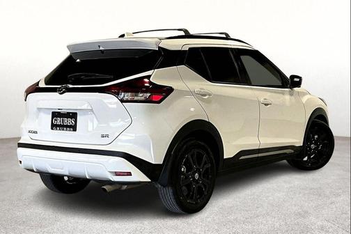 2021 Nissan Kicks SR