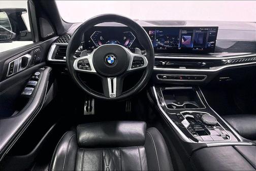 2023 BMW X7 M60i