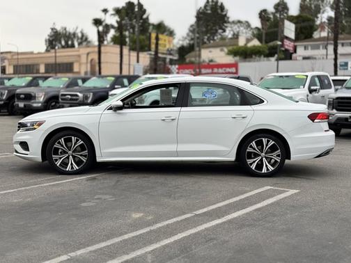 2022 Volkswagen Passat 2.0T SE