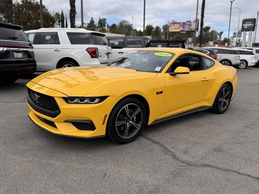 2024 Ford Mustang ECOBOOST PREMIUM