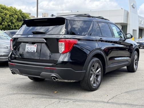 AGATE BLACK METALLIC 2023 Ford Explorer XLT