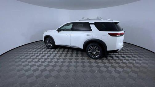 2025 Nissan Pathfinder SL 4WD