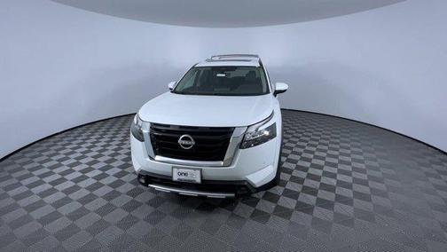 2025 Nissan Pathfinder SL 4WD