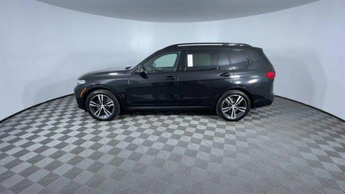 2022 BMW X7 M50i