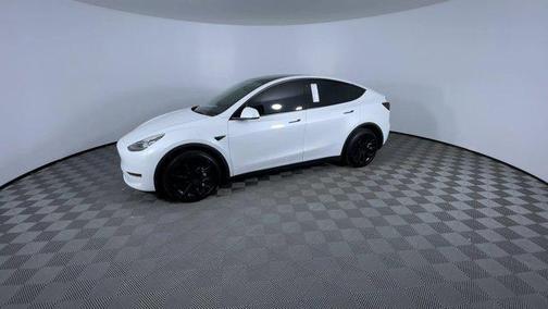 2022 Tesla Model Y Long Range Dual Motor All-Wheel Drive