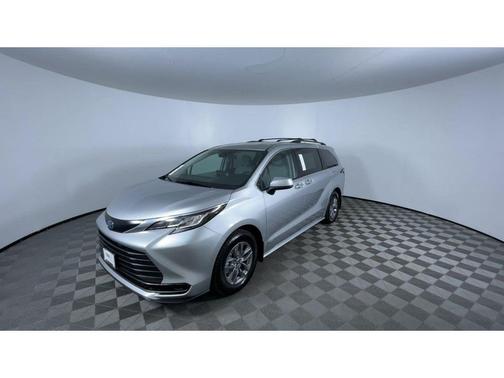 2021 Toyota Sienna LE