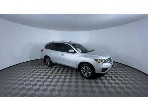 2017 Nissan Pathfinder SL
