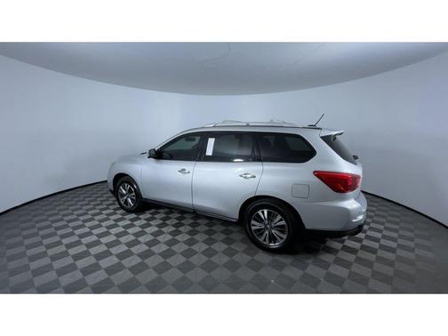 2017 Nissan Pathfinder SL