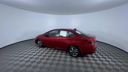 Scarlet Ember Tintcoat 2025 Nissan Versa 1.6 SV