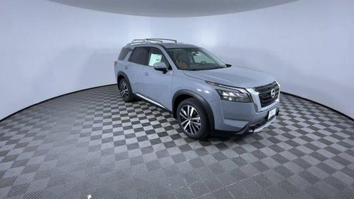 2025 Nissan Pathfinder Platinum 4WD