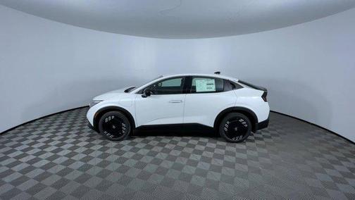 Everest White Pearl Tricoat 2026 Nissan Leaf S+