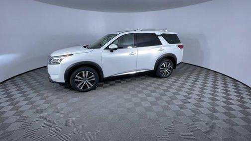 2025 Nissan Pathfinder Platinum 4WD