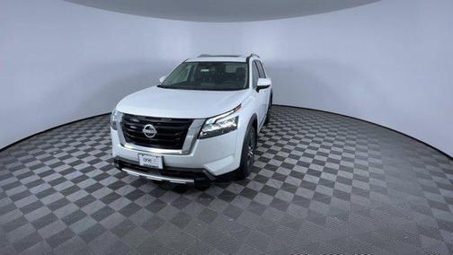 2025 Nissan Pathfinder Platinum 4WD