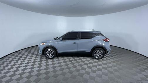 Boulder Gray Pearl 2024 Nissan Kicks SV