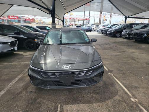 2025 Hyundai ELANTRA SEL