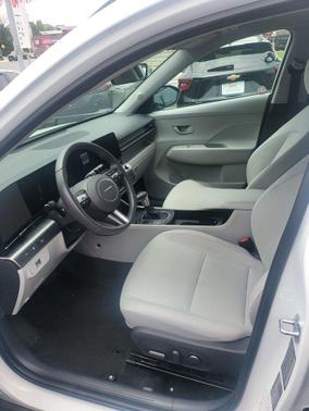 Atlas White 2025 Hyundai KONA SEL