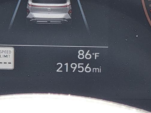 Atlas White 2025 Hyundai KONA SEL