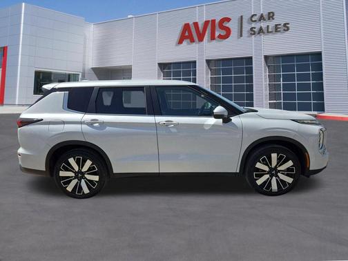 White Diamond 2025 Mitsubishi Outlander SE S-AWC