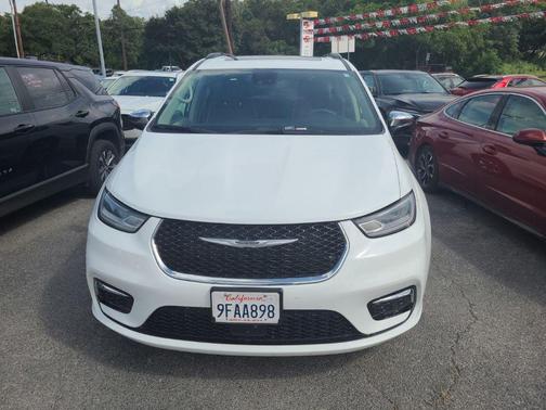 Bright White Clearcoat 2023 Chrysler Pacifica Limited