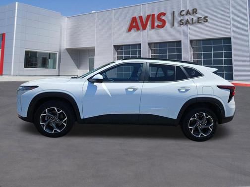 Summit White 2025 Chevrolet Trax LT