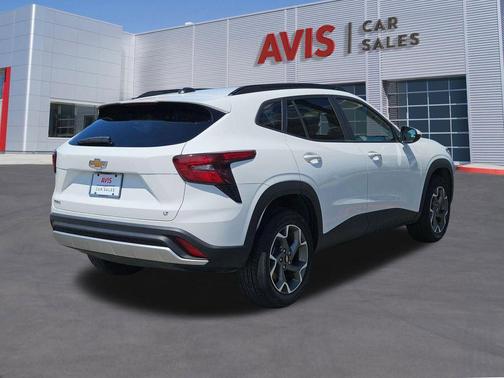 Summit White 2025 Chevrolet Trax LT