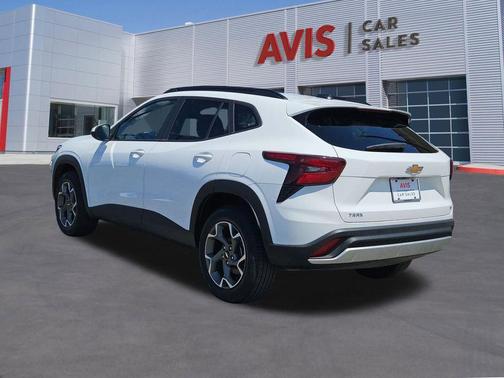 Summit White 2025 Chevrolet Trax LT