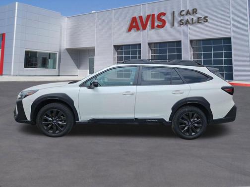 Crystal White Pearl 2025 Subaru Outback Onyx Edition
