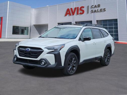 Crystal White Pearl 2025 Subaru Outback Onyx Edition