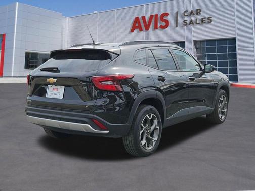 Mosaic Black Metallic 2025 Chevrolet Trax LT