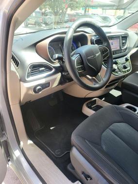 Silver Mist Clearcoat 2023 Chrysler Voyager LX