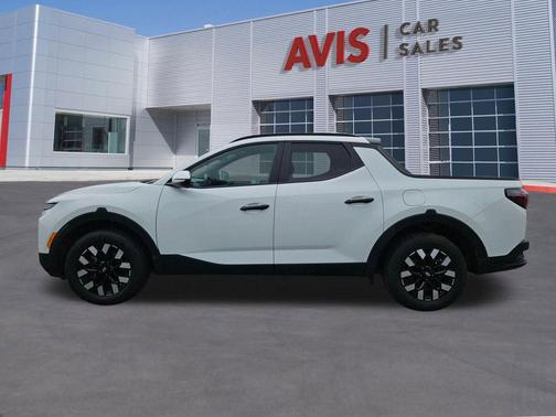 Atlas White 2025 Hyundai SANTA CRUZ SEL