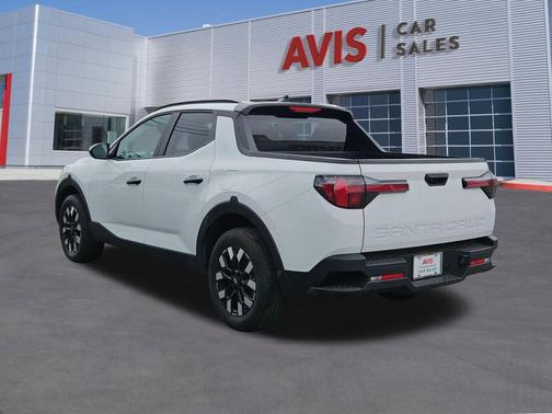 Atlas White 2025 Hyundai SANTA CRUZ SEL