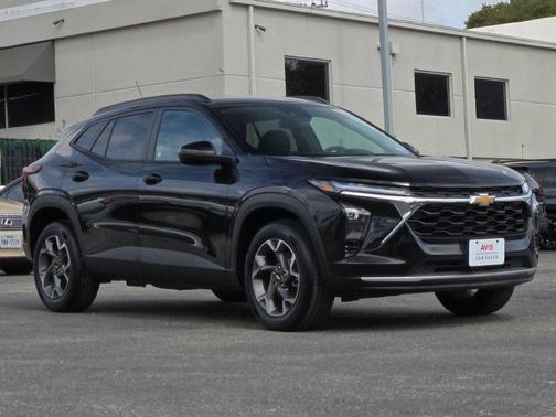 Mosaic Black Metallic 2026 Chevrolet Trax LT