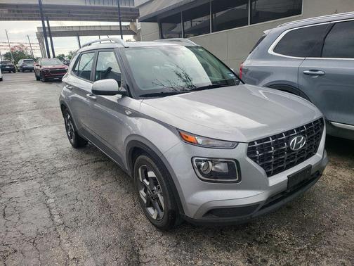 Shimmering Silver 2025 Hyundai VENUE SEL