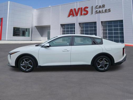 Snow White Pearl 2025 Kia K4 LXS