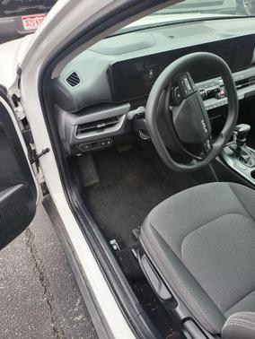 Snow White Pearl 2025 Kia K4 LXS