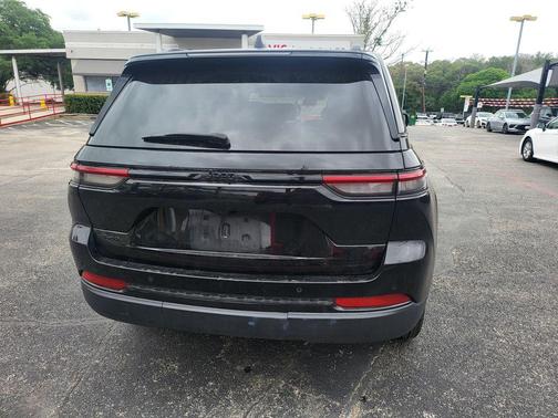 Diamond Black Crystal Pearlcoat 2025 Jeep Grand Cherokee Altitude