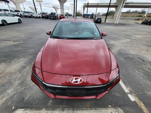 2025 Hyundai ELANTRA SEL