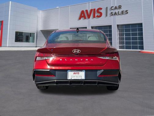 2025 Hyundai ELANTRA SEL