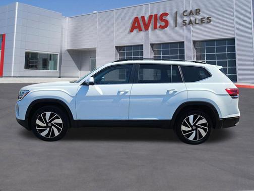 Pure White 2025 Volkswagen Atlas 2.0T SE w/Technology