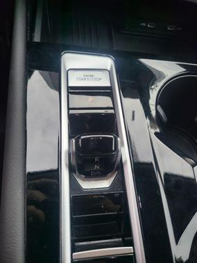 Pure White 2025 Volkswagen Atlas 2.0T SE w/Technology