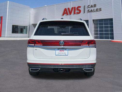 Pure White 2025 Volkswagen Atlas 2.0T SE w/Technology
