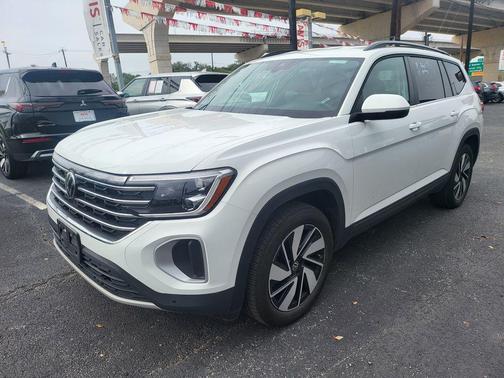 Pure White 2025 Volkswagen Atlas 2.0T SE w/Technology