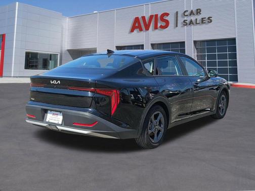 Aurora Black Pearl 2025 Kia K4 LXS